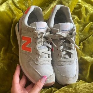 New Balance 696